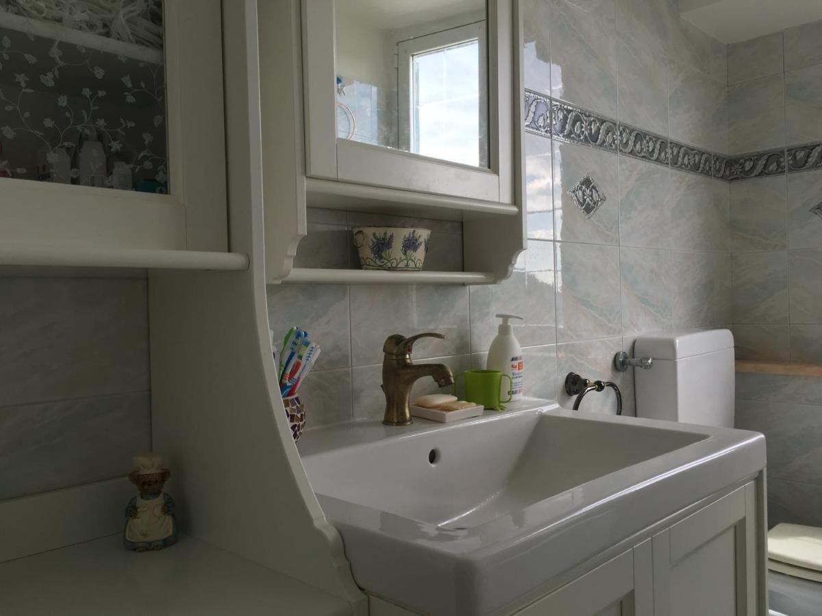 La Casa Di Zoe Apartment Uscio Bagian luar foto